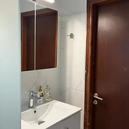 Apartment Skinilla With Mountain View