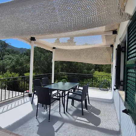Apartment Skinilla With Mountain View